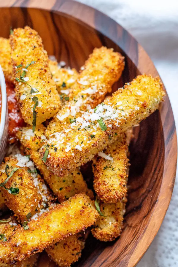 Crunchy Mozzarella Sticks
