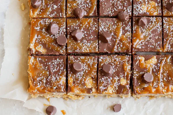 Spinach Tomato Pesto Pizza