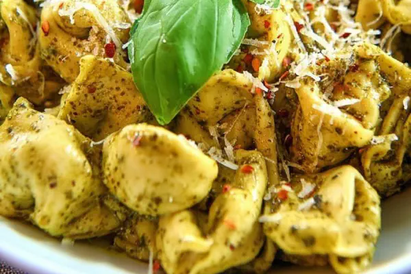 Garlic Cream Linguines Twist